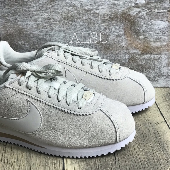 NWTNike Classic Cortez Prem Light Bone WMNS - Picture 7 of 8
